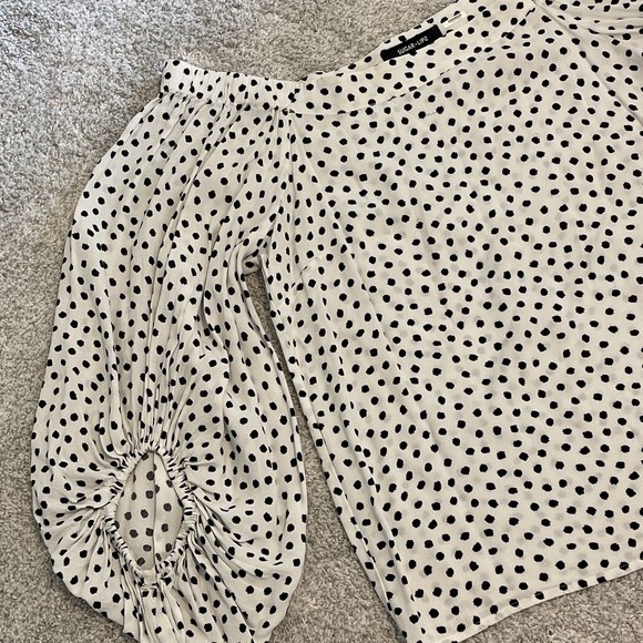 Sugar Lips Off the Shoulder Size Medium White w/Black Polka Dots Blouse PreOwned - Picture 2 of 6